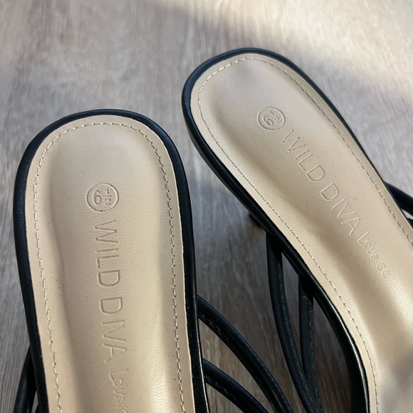 Square Toe Wild Diva Black Strappy Flip Flop Thong Low Heels with Knot - Picture 2 of 4